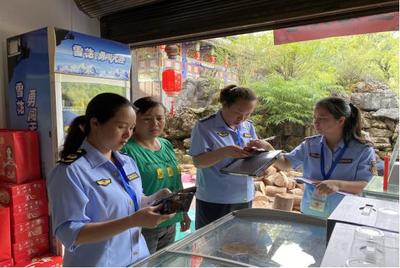 縣市場監(jiān)管局開展旅游市場食品安全監(jiān)督檢查