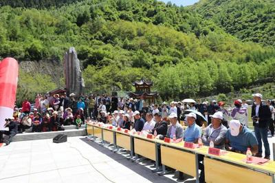 民族團(tuán)結(jié)進(jìn)步創(chuàng)建"進(jìn)景區(qū)"丨融情于景 以景塑魂